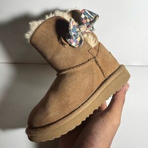 UGG Mini Bailey Bow Brown Fur Lined Boots Little Kids Size 9